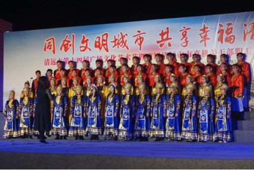 清遠市第十四屆廣場文化藝術節經信專場活動圓滿舉行，市經信局組織文化藝術交流活動促進行業發展